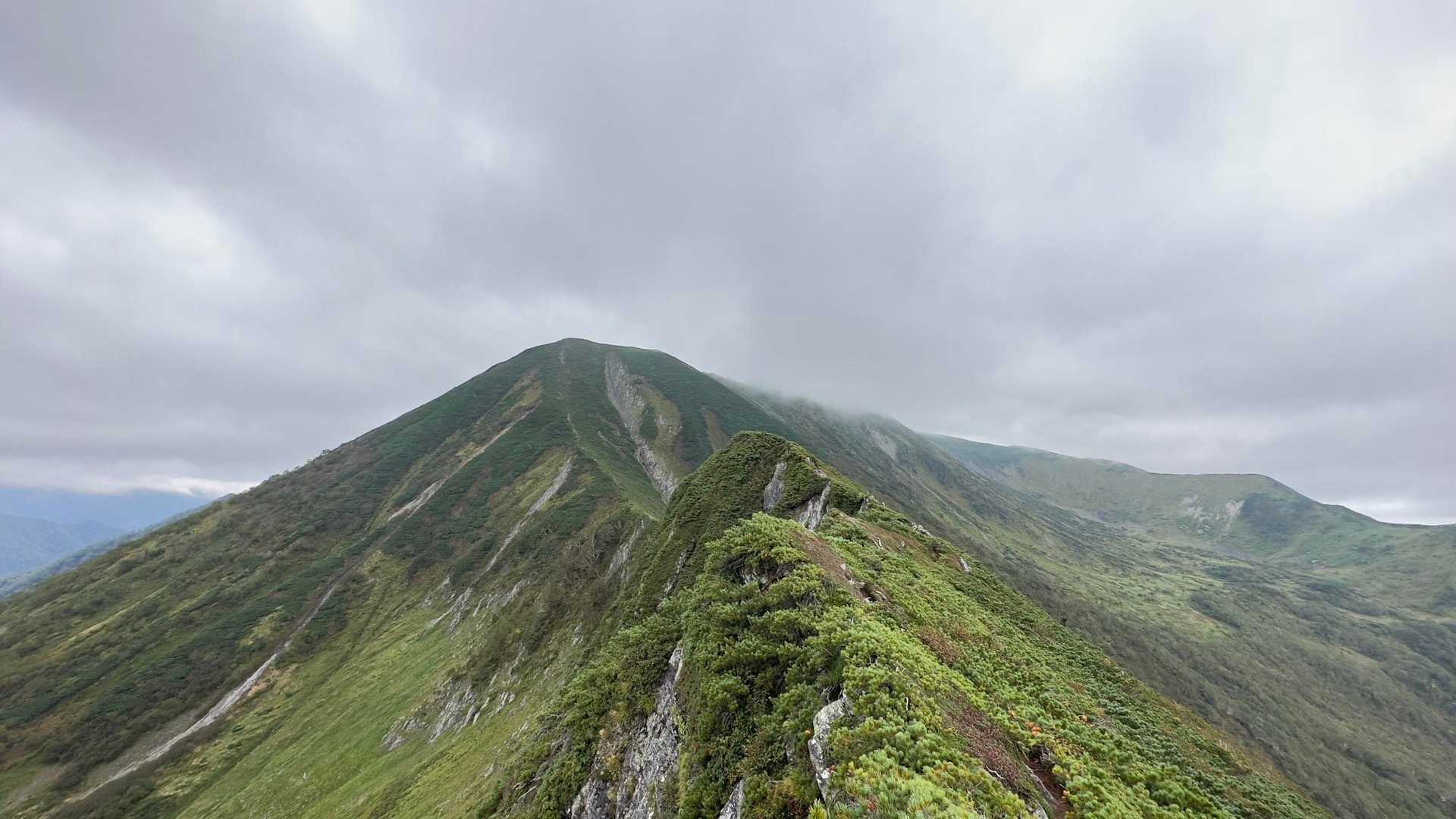 ヌカビラ岳-北戸蔦別岳-戸蔦別岳-幌尻岳 往復コースの写真