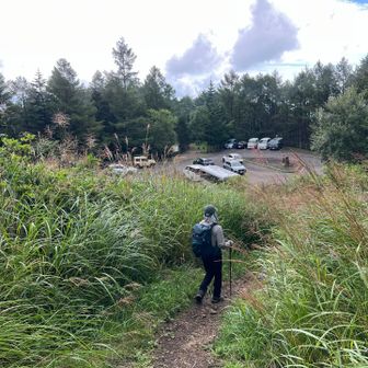 車の待つ天女山駐車場まで下山
