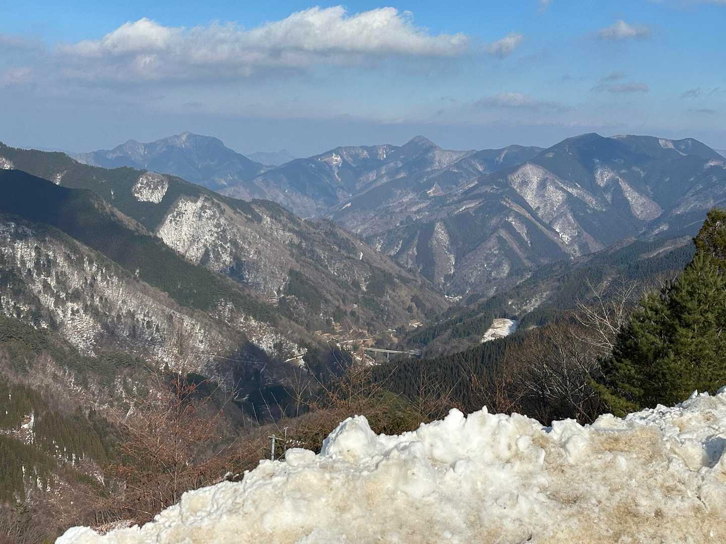 再び、リフト乗り場。
この景色を目に焼き付けて、山をおります。
