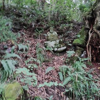 御婆様（おんばさま）安政４年（1857）以来、山人、登山者を見守っています。一礼。