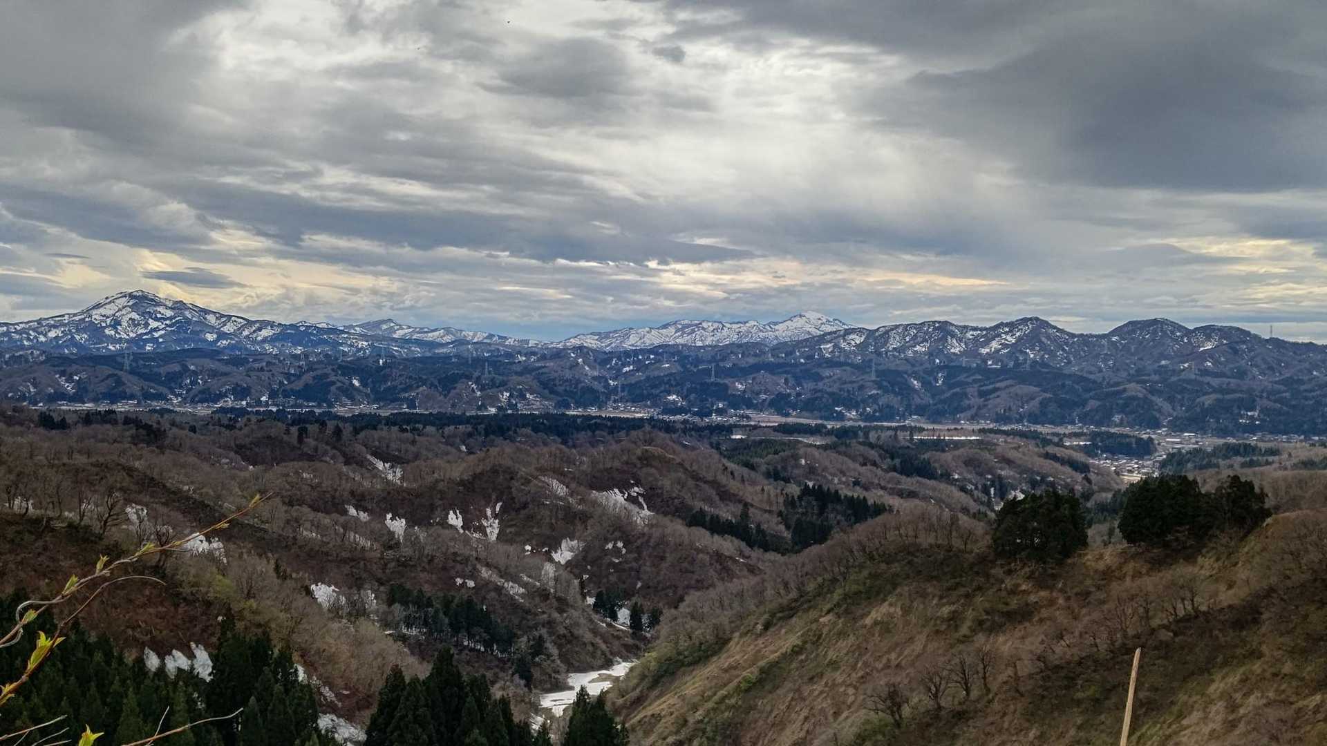 左 黒姫、中央 米山、右 八石