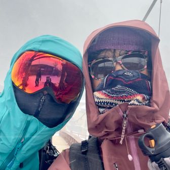 しほちゃんと自撮りも、橋のロープしか見えないけど😅