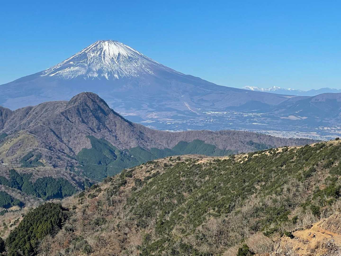 金時山越しの富士山🗻👏南アルプスも✨