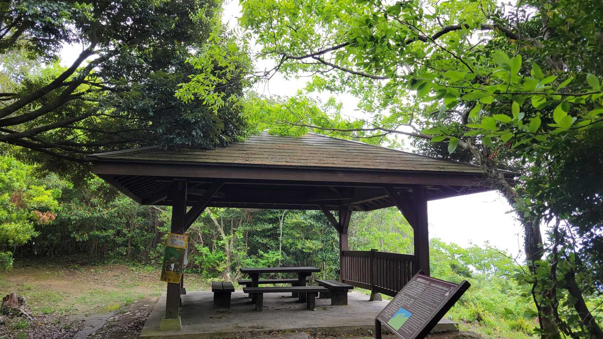 このような東屋がたくさんあるのも嬉しいです🎶