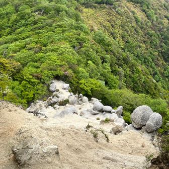 きのこ岩？一帯