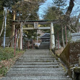 剣神社を通り過ぎてすぐ路面凍結してます。チェンスパお願いします。