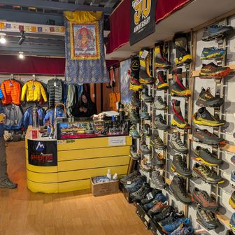 本物を売ってる、カトマンズはあまり見なかった