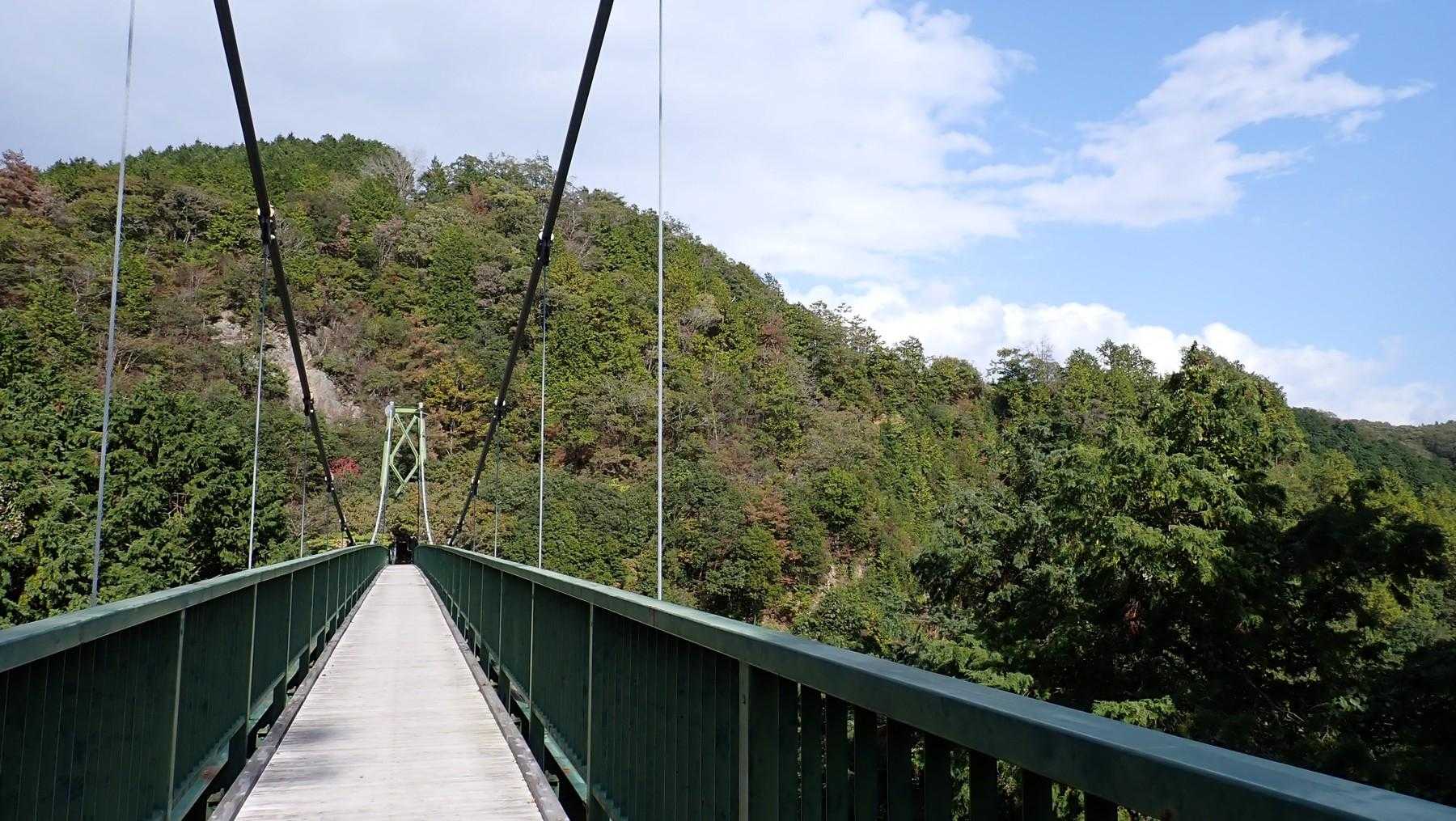 吊り橋を渡って無事下山。
