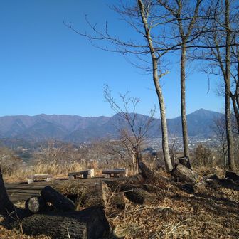 「頭高山」
山頂からの眺望
丹沢の山々が良く見えます
