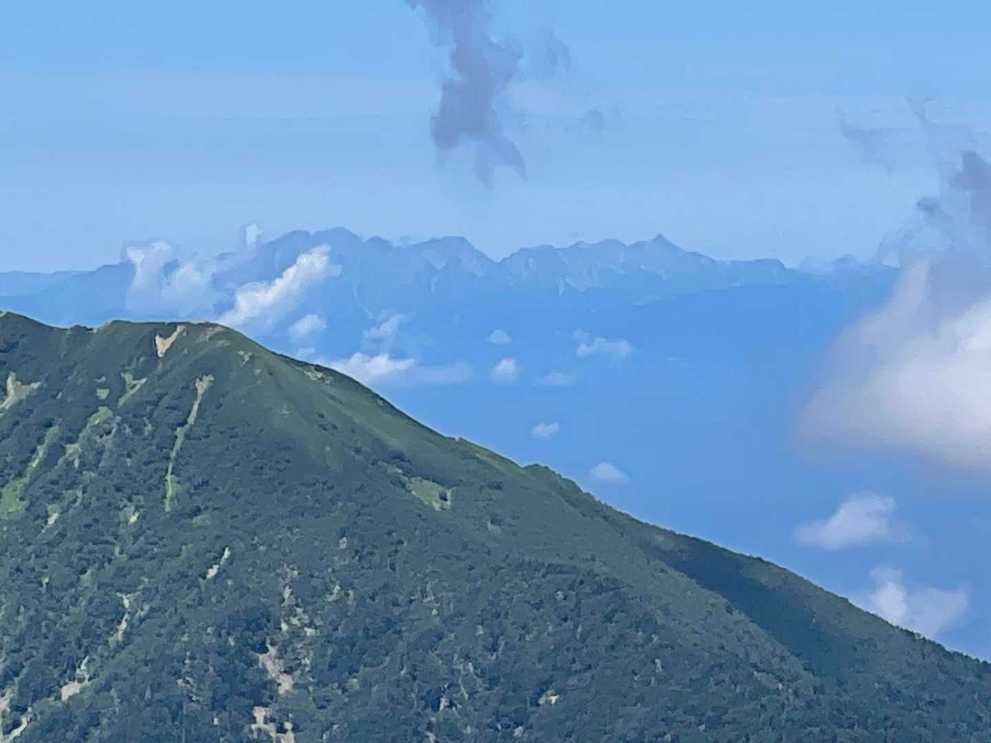 槍穂だ⛰️
南岳から槍ヶ岳までの稜線が、実感として分かる嬉しさよ