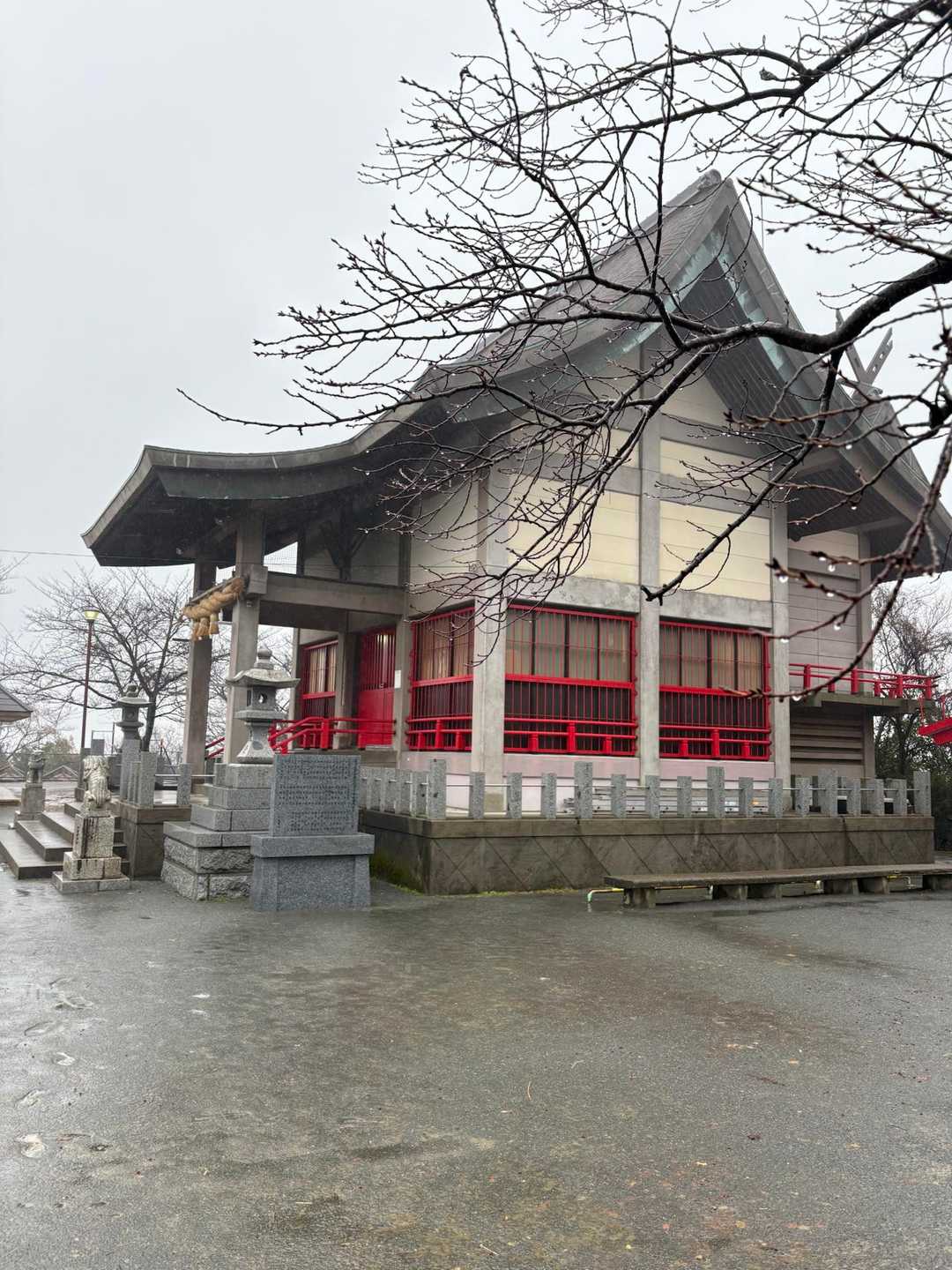 ここが山頂みたい標識は見当たらない