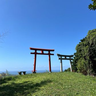 紅白の鳥居
映えスポットだよね〜⛩️