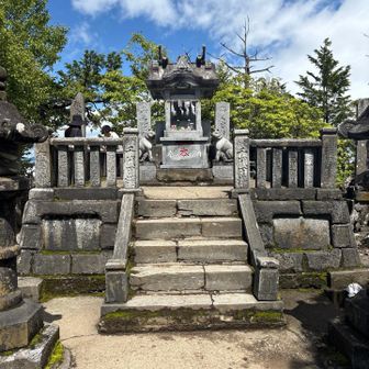 佇んでいるだけで登頂者の撮影の邪魔になりそうなので戻ります🏃🏻‍➡️