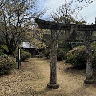 吉見岳山頂。琴平神社が祀られている。