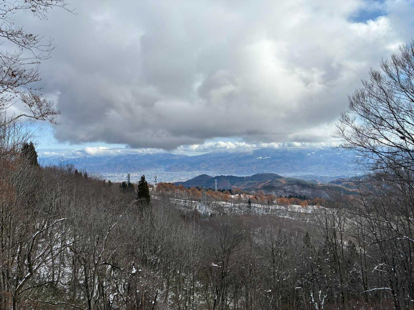 山形市の絶景ポイントの看板があった地点から、県庁、霞城セントラルがわかりました👍