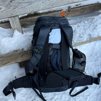 BLUE ICE 背中が開いて便利