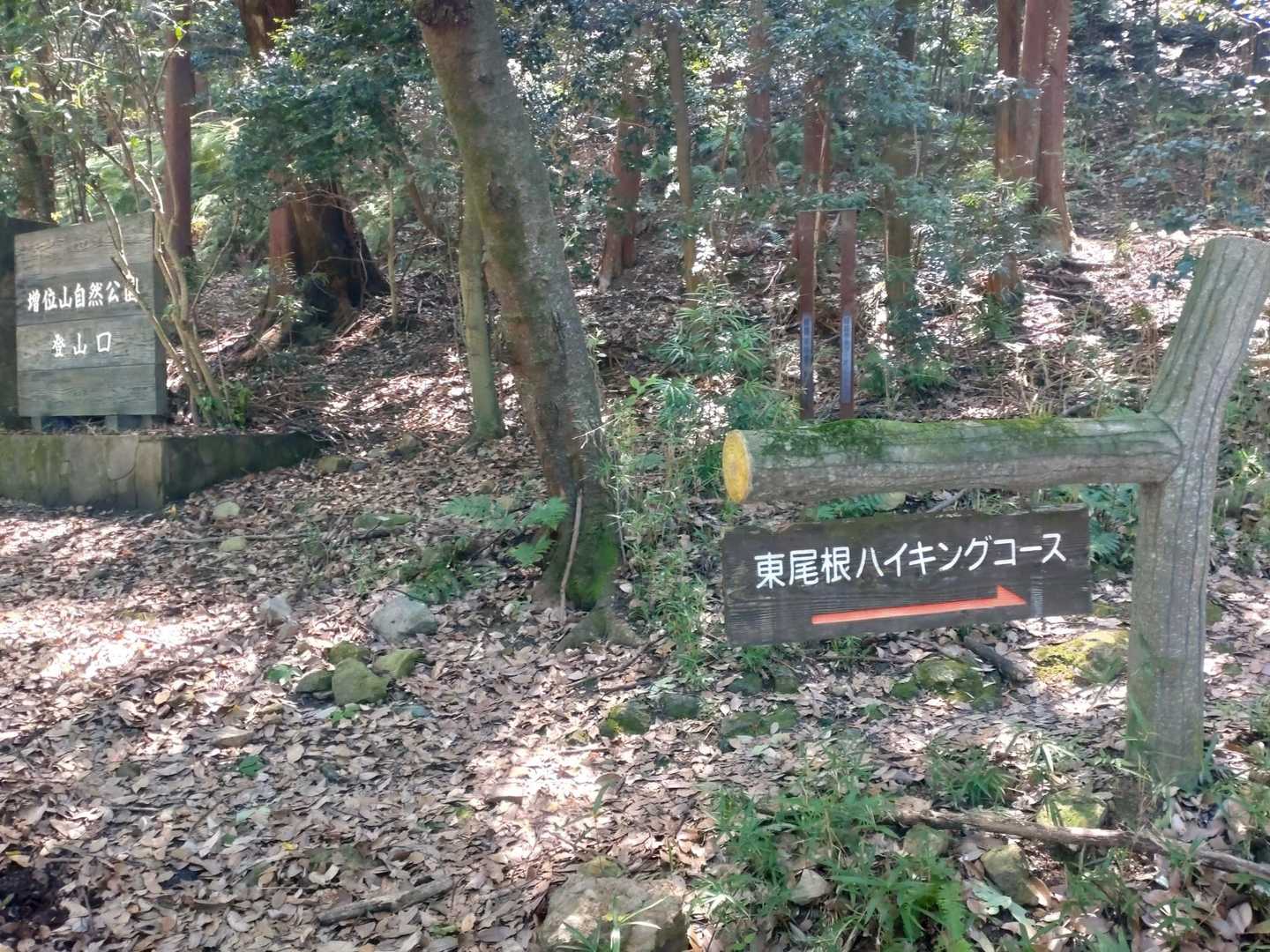 こちらの登山口から登ります💪
増位山登山口には車の駐車スペースがないです💦地元の方は自転車で来られていました🚲