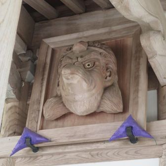 三鬼権現堂に掛かる烏天狗の面