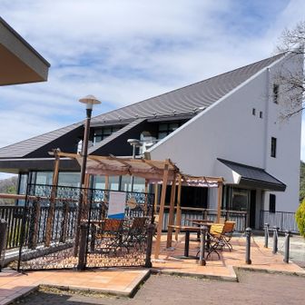 5座目「諏訪山」😌
お洒落な建物があったけれど休業？？🤔