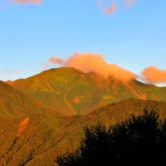 オレンジ色の農鳥岳
キラキラ✨✨
今日はいい天気だ🙌😄😄
