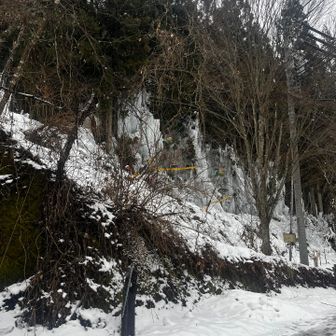 写真のセンスがなさすぎですが…
登山口脇の人工の氷瀑🧊

ライトアップもするみたいでした💡
