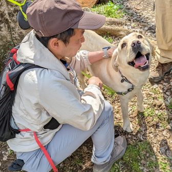 この日広場のアイドルだったお犬様と、色々とお話聞けて耳より情報も頂いた「おにくだいすけ氏」