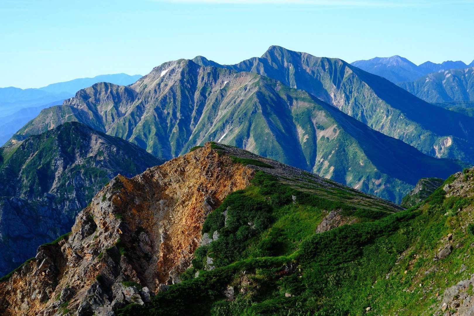 手前から天狗の頭　唐松　五竜　鹿島槍