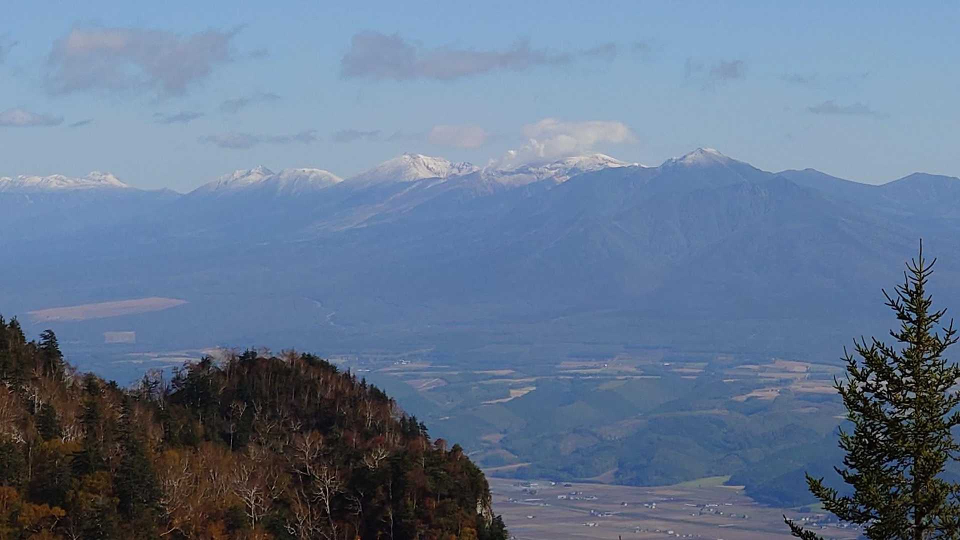 十勝岳連峰とトムラウシ