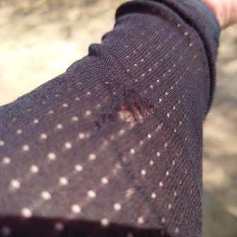 どっかで引っ掛けたのか
袖が破れてた(*꒦ິ³꒦ີ)