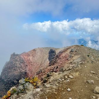 新潟焼山は蒸気ガスが発生していました🌋