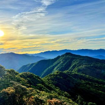 目の前は古祖母山、奥は大崩