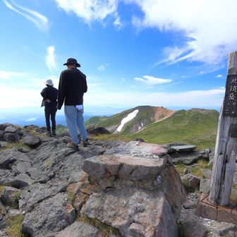 北鎮岳に到着。分岐手前の急登が厳しかった〜