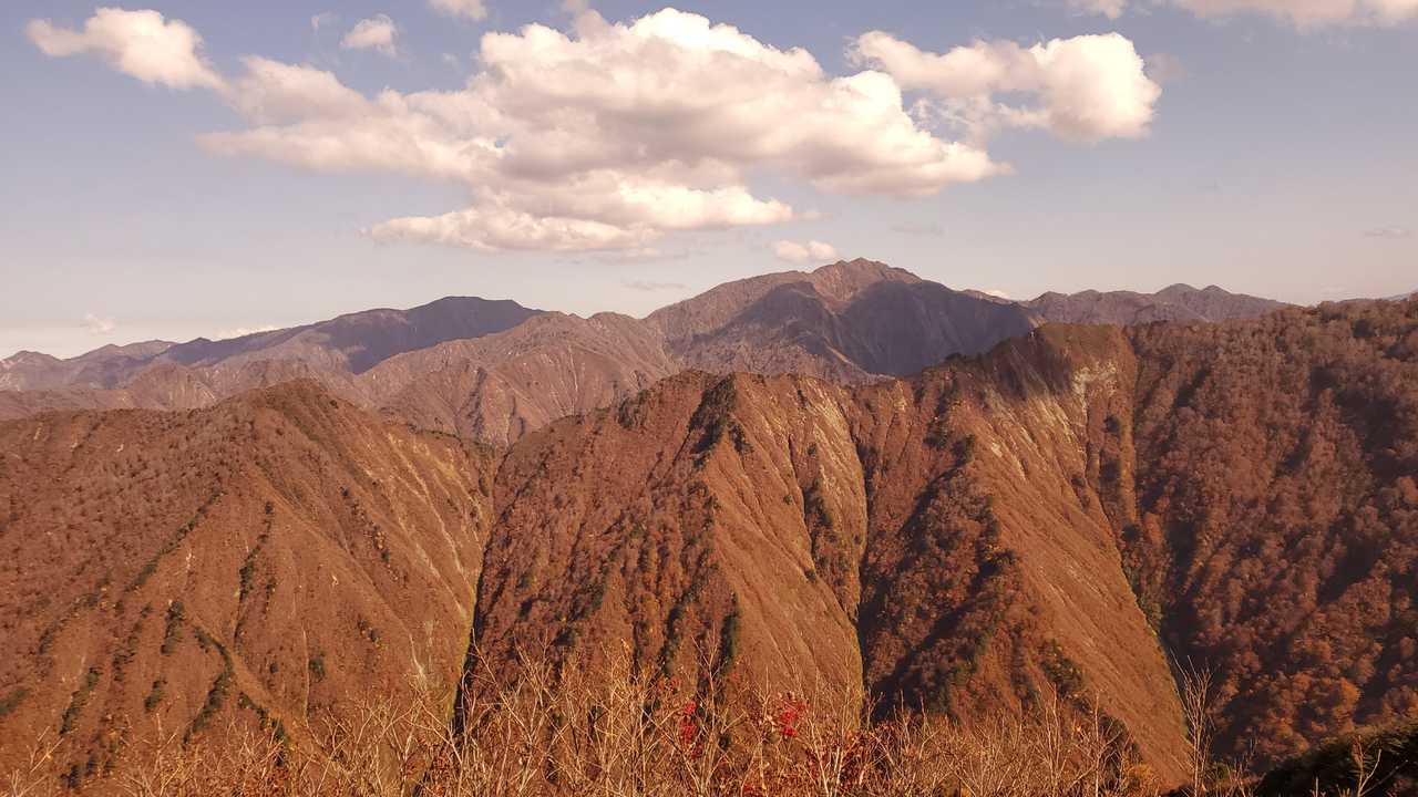青里岳と矢筈岳！
手前のスラブも凄いなぁ。👌