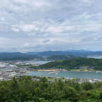 駐車場より細島港🚢