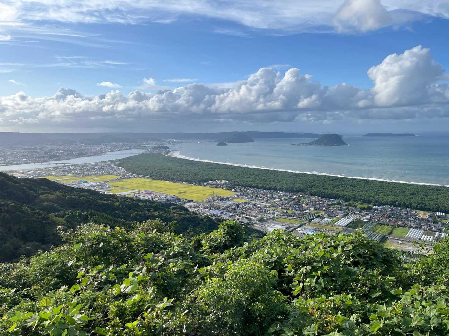 美しい虹の松原と唐津市の海