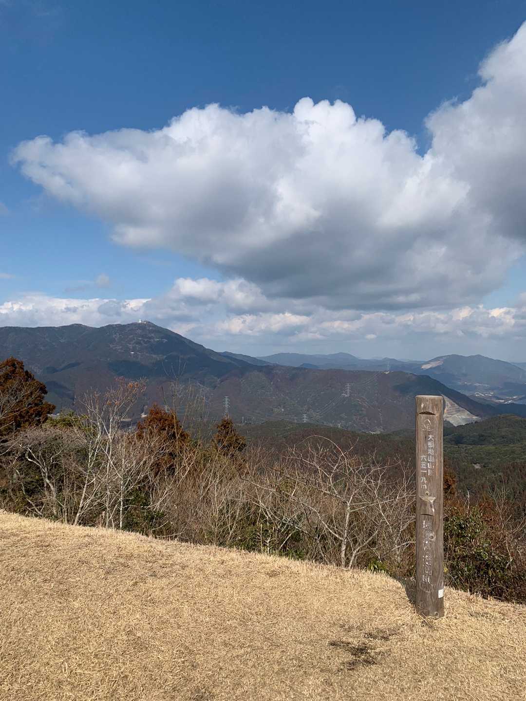 大根地山山頂。

何度来てもここから見る景色、好きだなぁ✨