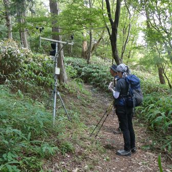 尾根に出ました。。
気象の設備？がありました