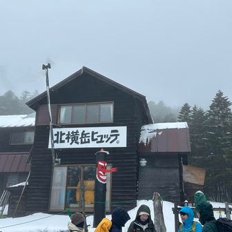 ヒュッテ開いてました。営業日注意