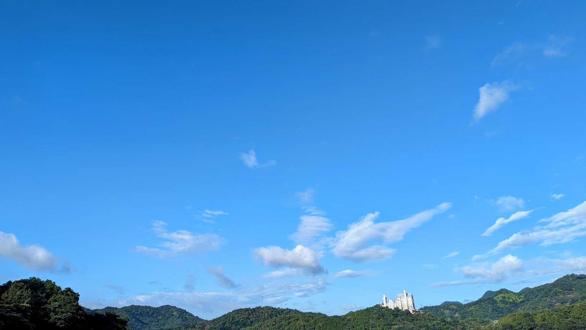 昨日とは打って変わって青空ですねー☀