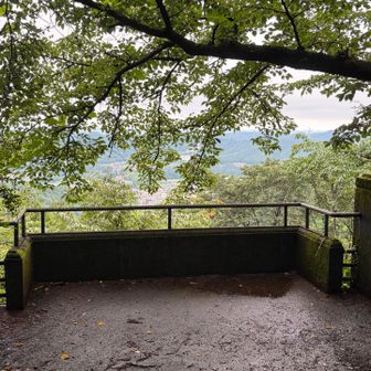 下山途中に展望台あり
