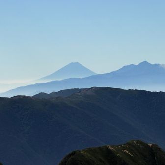遠くにはっきりと富士山🗻