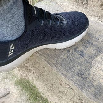 年寄りウォーキングシューズの定番
スリップインズで挑んでますが
讃岐の里山は
そう甘くはありませんでした