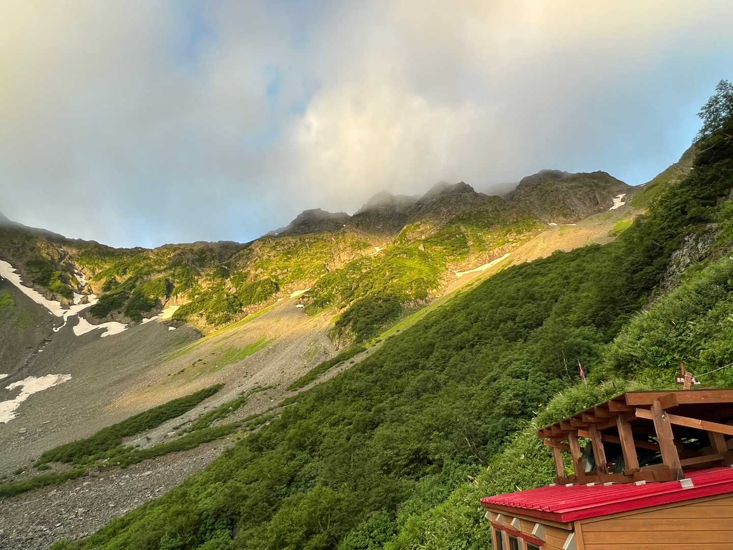 涸沢小屋で聞くと、天気良いよ😙と
モルゲンロートも出てるではないか⁉️