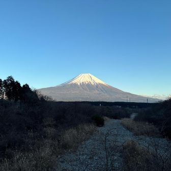 暗くなってきましたが、冬の富士山です
