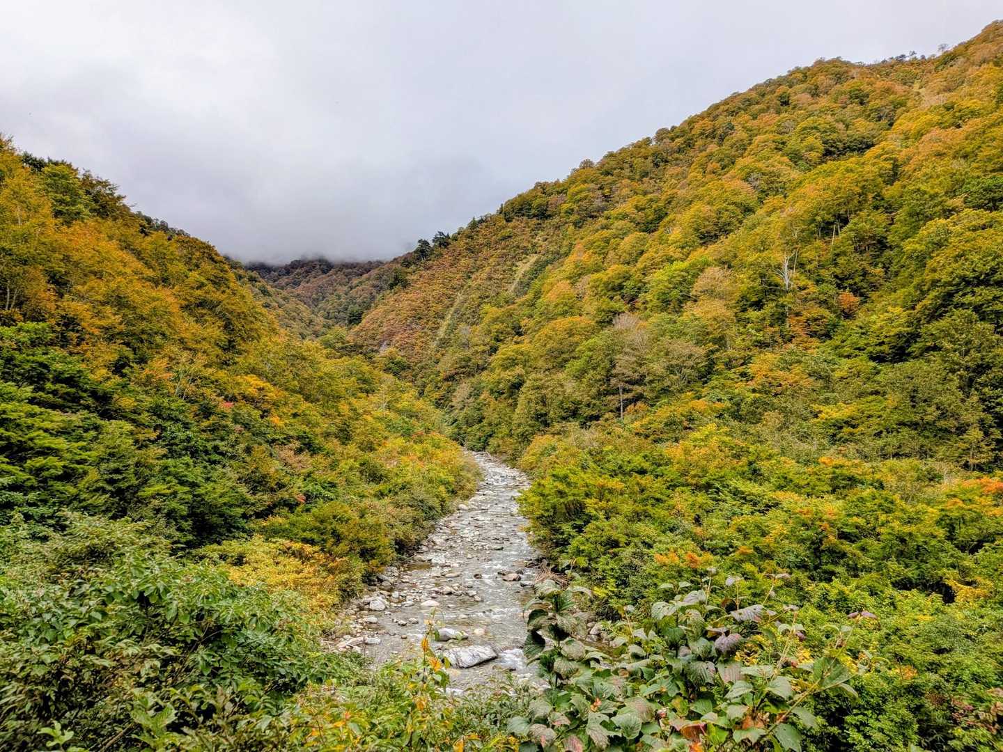 白毛門登山口-松ノ木沢ノ頭-白毛門-笠ヶ岳-大烏帽子-朝日 周回コースの写真