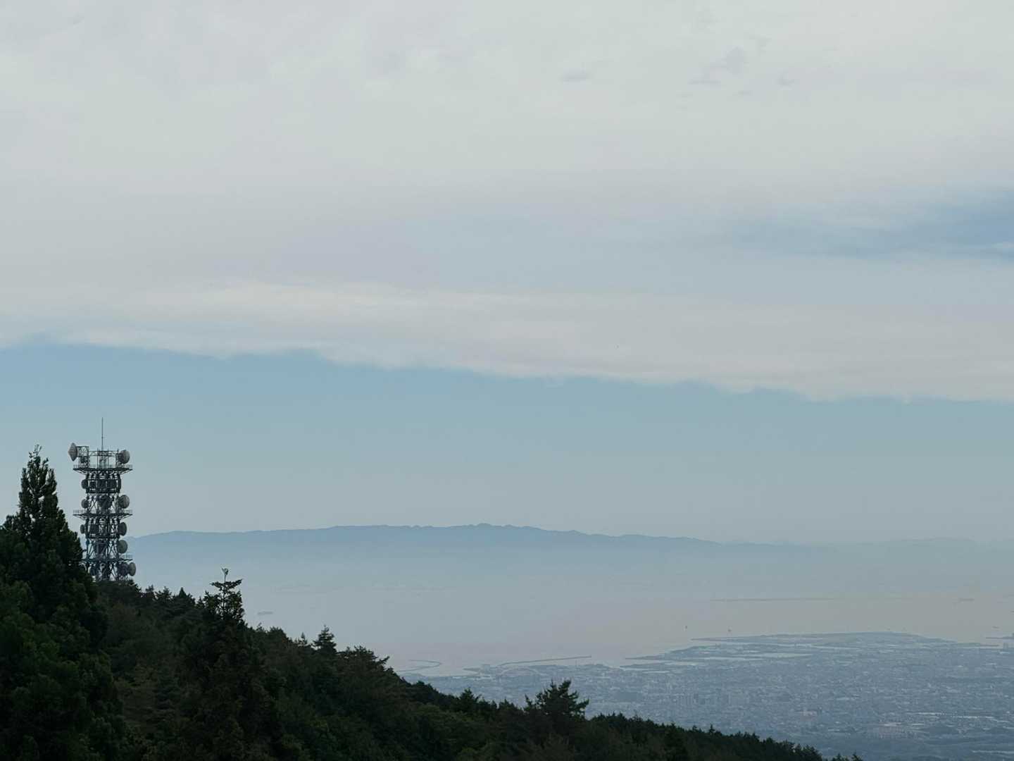 六甲山の山並み