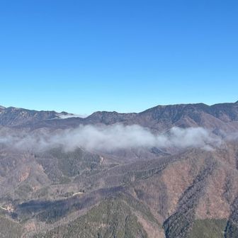 真ん中ピーク辺りが笠取山の筈だが
あのラスボス感がありませんね？