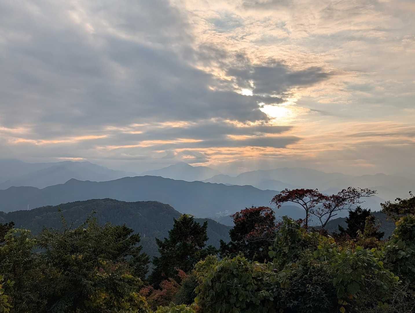 高尾山に到着。富士山は結局見れませんでした