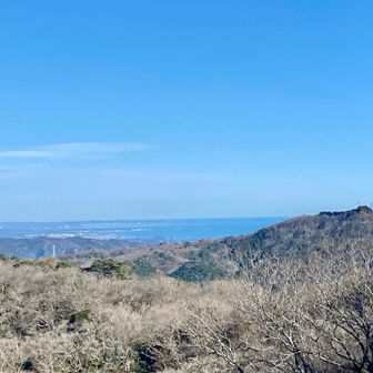 高鈴山頂から望む神峰山と大津港方面🖼️