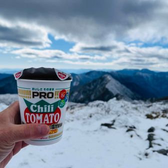 今日は、カップラーメンで.....(^-^)